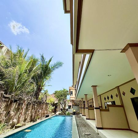 Taxa Raya Guest House Легиан Екстериор снимка