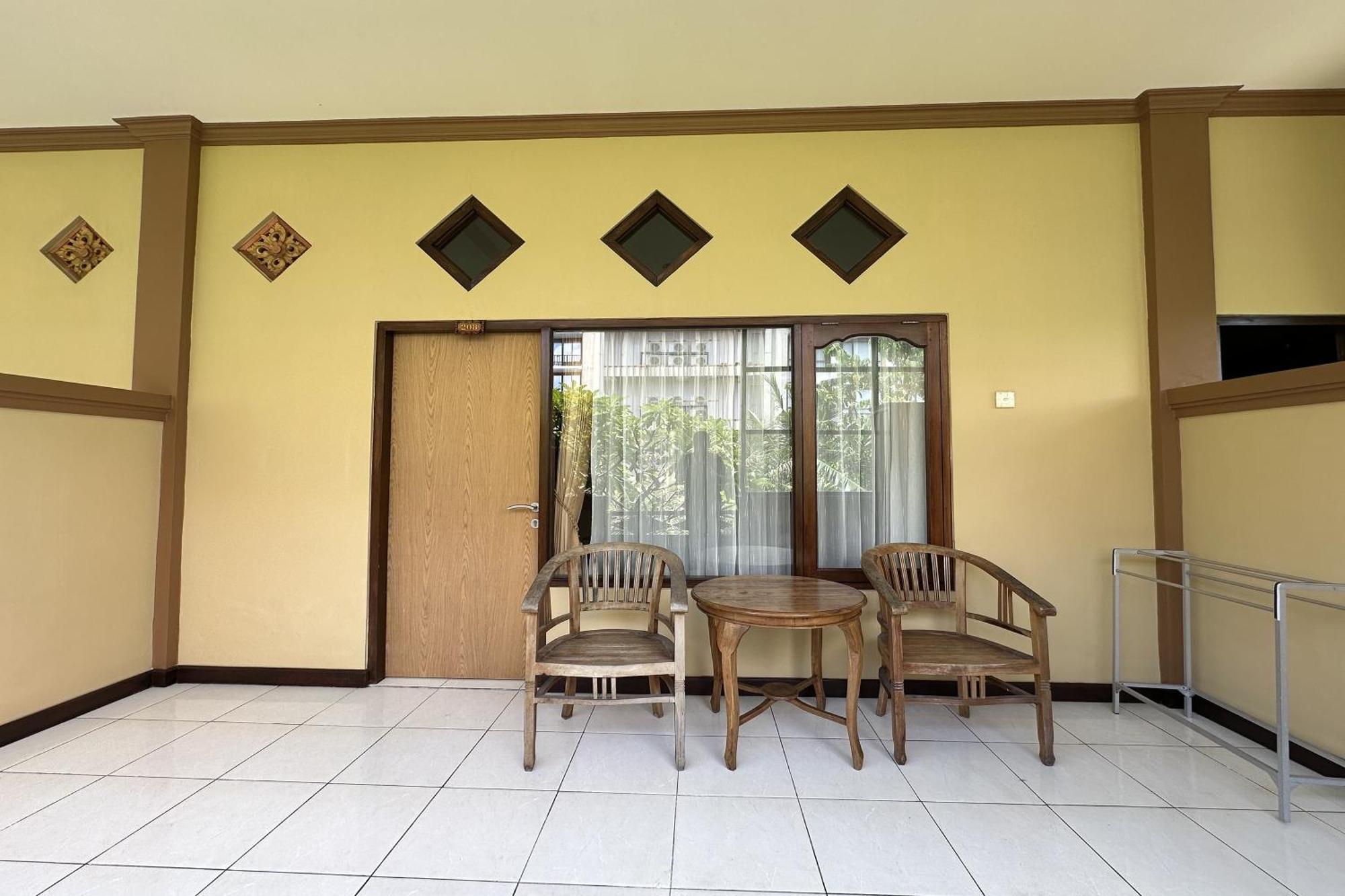 Taxa Raya Guest House Легиан Екстериор снимка