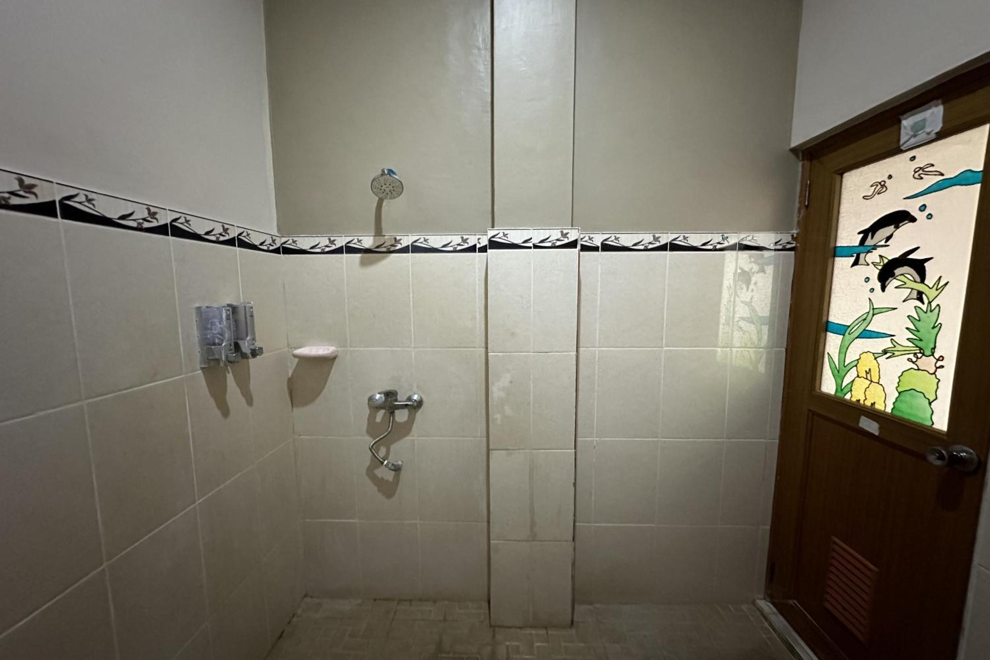 Taxa Raya Guest House Легиан Екстериор снимка