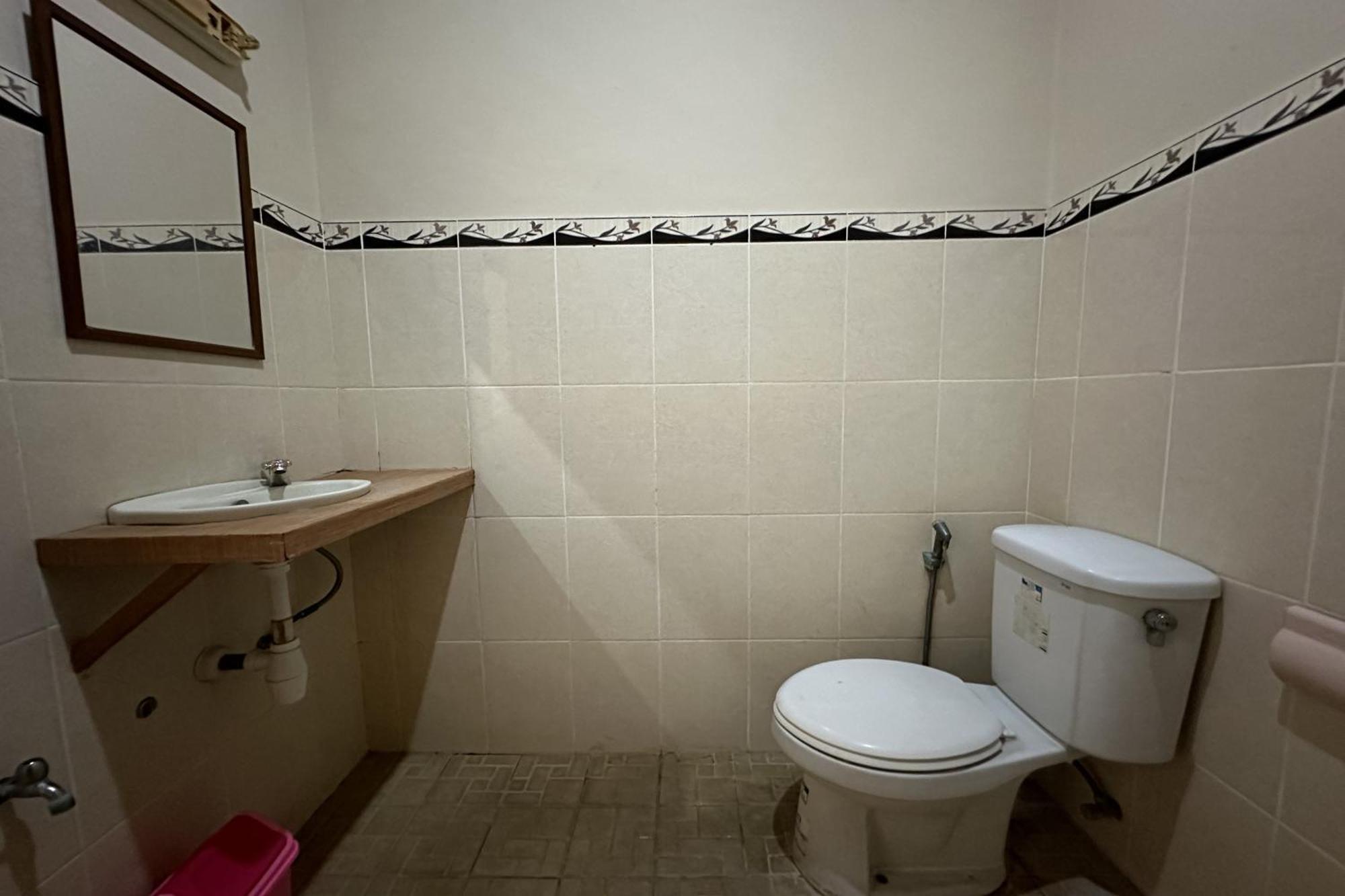 Taxa Raya Guest House Легиан Екстериор снимка