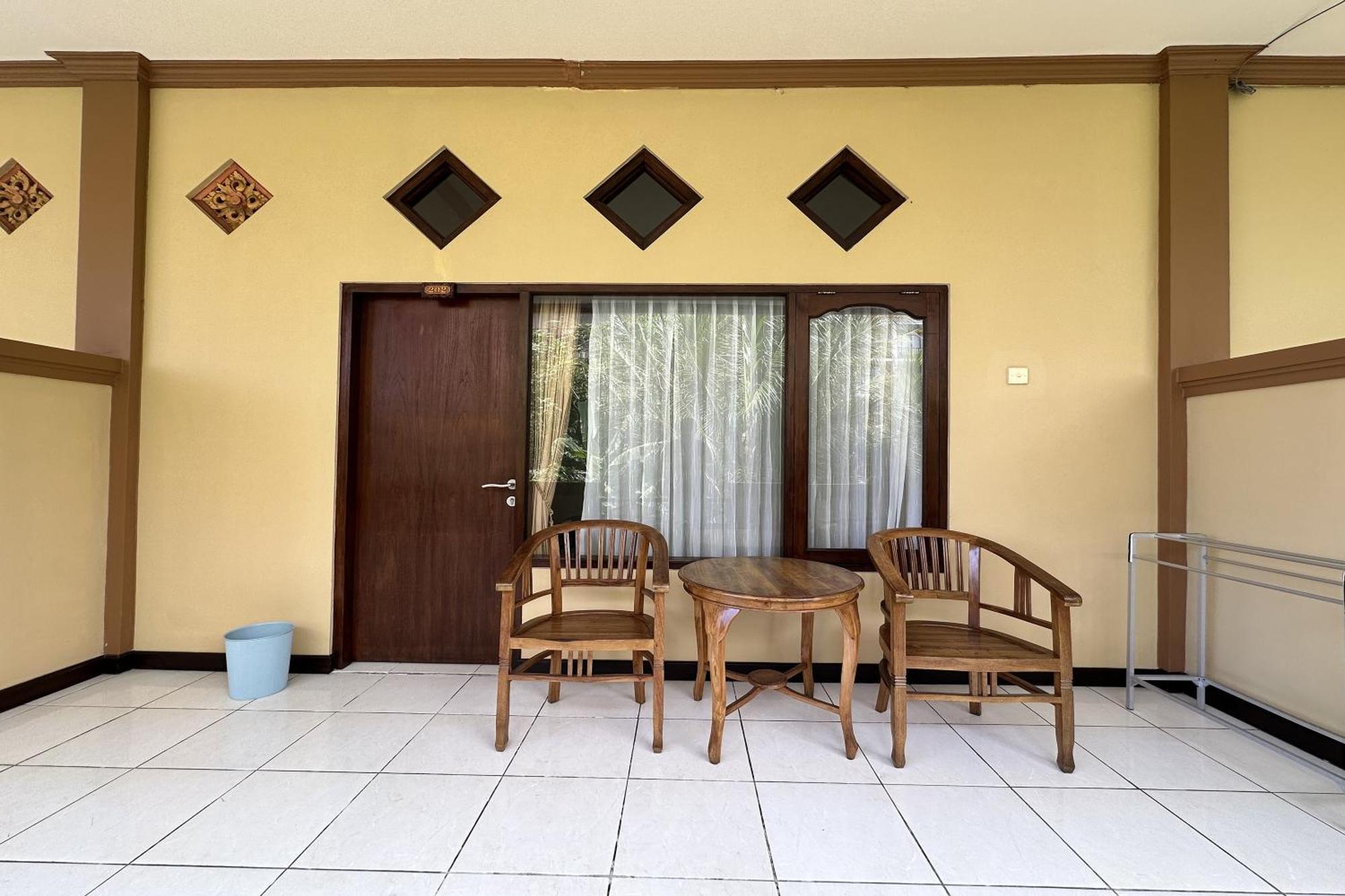 Taxa Raya Guest House Легиан Екстериор снимка