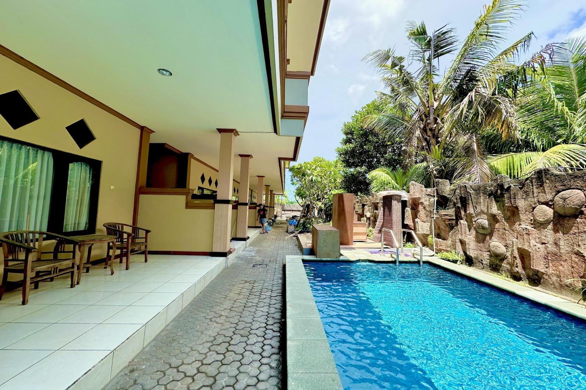 Taxa Raya Guest House Легиан Екстериор снимка
