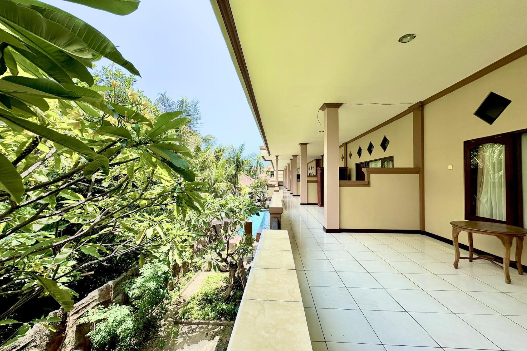 Taxa Raya Guest House Легиан Екстериор снимка